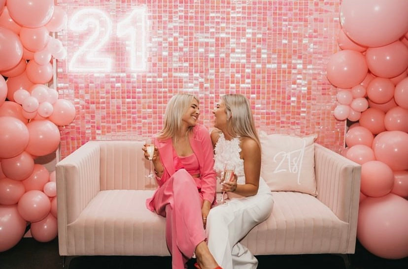21 Neon